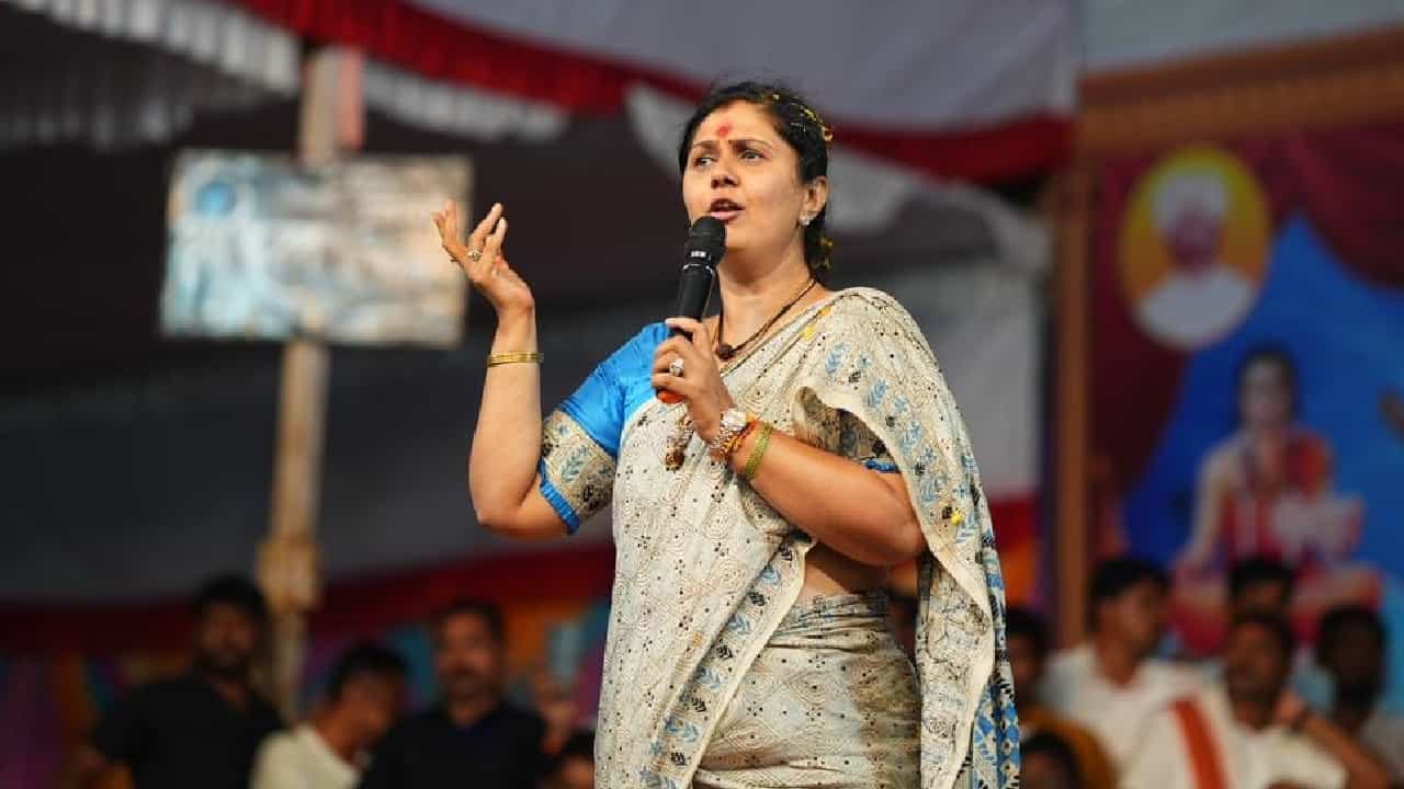 Pankaja Munde : पंकजा मुंडे यांनी दसऱ्यालाच फुंकले रणशिंग; म्हणाल्या, 2024 मध्ये आता पडणार नाही तर... Pankaja Munde : पंकजा मुंडे यांनी दसऱ्यालाच फुंकले रणशिंग; म्हणाल्या, 2024 मध्ये आता पडणार नाही तर...