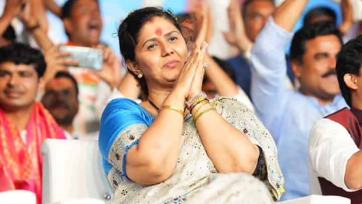 Pankaja Munde यांची जाहीर नाराजी; म्हणाल्या, 'मी सहनशील कन्या पण...' काय आहे प्रकरण? Pankaja Munde यांची जाहीर नाराजी; म्हणाल्या, 'मी सहनशील कन्या पण...' काय आहे प्रकरण?