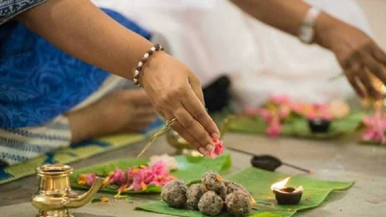 Pitru Paksha 2023 : असे असतात पितृपक्षाचे नियम, या काळात काय खरेदी करावे आणि काय करू नये? Pitru Paksha 2023 : असे असतात पितृपक्षाचे नियम, या काळात काय खरेदी करावे आणि काय करू नये?