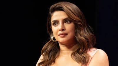 Video : थेट भर कॉन्सर्टमध्ये या व्यक्तीने घेतली प्रियांका चोप्रा हिची किस, तो व्हिडीओ तूफान व्हायरल