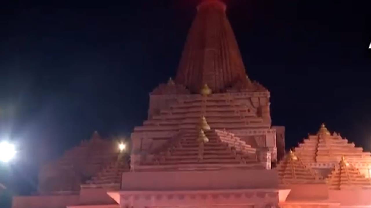 संपूर्ण देशात १९ सप्टेंबर रोजी गणरायाचे आगमन होणार आहे. दहा दिवसांचा हा उत्सव २८ सप्टेंबरपर्यंत चालणार आहे. या उत्सवासाठी सार्वजनिक गणेश मंडळांची तयारी अंतिम टप्प्यात आली आहे. आरास तयार करण्याचे काम पूर्णात्वाकडे आले आहे. 