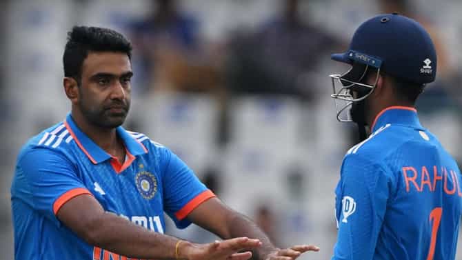 Video : ind vs aus 2nd ODI | आर. अश्विनसमोर वॉर्नरचा अल्टी-पल्टी खेळ, मग काय अण्णाने काढला काटा
