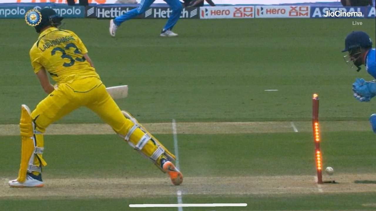IND vs AUS : आर. अश्विन याचं नशीब जोरात, आधी संघात संधी आणि आता गेलेली विकेट मिळाली Watch Video IND vs AUS : आर. अश्विन याचं नशीब जोरात, आधी संघात संधी आणि आता गेलेली विकेट मिळाली Watch Video