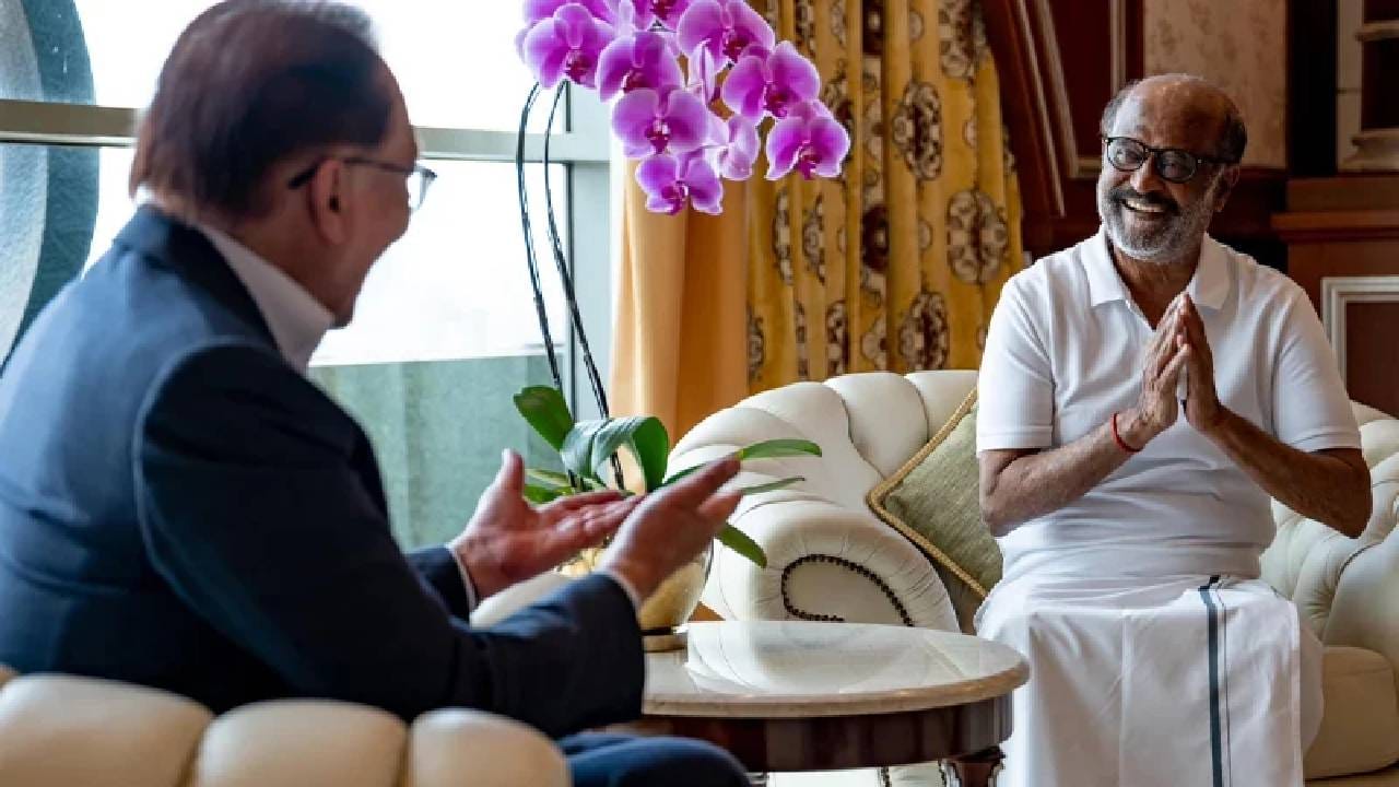 Rajinikanth | थेट 'या' देशाच्या पंतप्रधानांच्या भेटीला रजनीकांत, फोटो व्हायरल, अत्यंत मोठी माहिती पुढे Rajinikanth | थेट 'या' देशाच्या पंतप्रधानांच्या भेटीला रजनीकांत, फोटो व्हायरल, अत्यंत मोठी माहिती पुढे