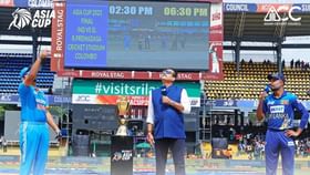 IND vs SL: रोहित शर्मा याने गाठला आणखी एक मैलाचा दगड IND vs SL: रोहित शर्मा याने गाठला आणखी एक मैलाचा दगड