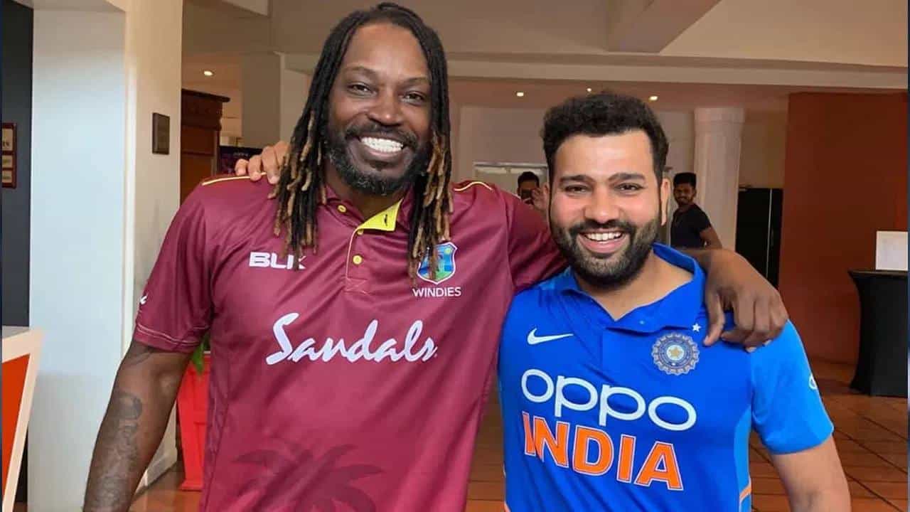 रोहित शर्मा हा सर्वोत्तम फलंदाजांपैकी एक आहे. त्याने आपल्या फलंदाजीने क्रीडारसिकांची मनं जिंकली आहेत. तसेच आतापर्यंतच्या क्रिकेट कारकिर्दीत अनेक विक्रम रचले आहेत. वनडेत त्याच्या नावावर तीन द्विशतकं असून तो एकमेव खेळाडू आहे. आता वेस्ट इंडिजच्या ख्रिस गेलचा विक्रम मोडण्यासाठी सज्ज झाला आहे.