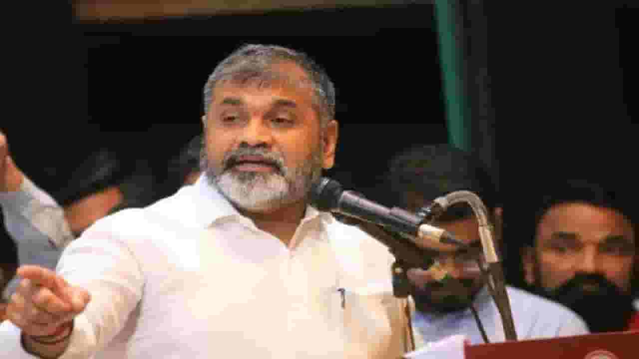 रवी राणा यांनी केलेल्या 'त्या' वक्तव्यावर सचिन अहिर यांचा टोला; म्हणाले, 'फडणवीस यांची परवानगी...' रवी राणा यांनी केलेल्या 'त्या' वक्तव्यावर सचिन अहिर यांचा टोला; म्हणाले, 'फडणवीस यांची परवानगी...'