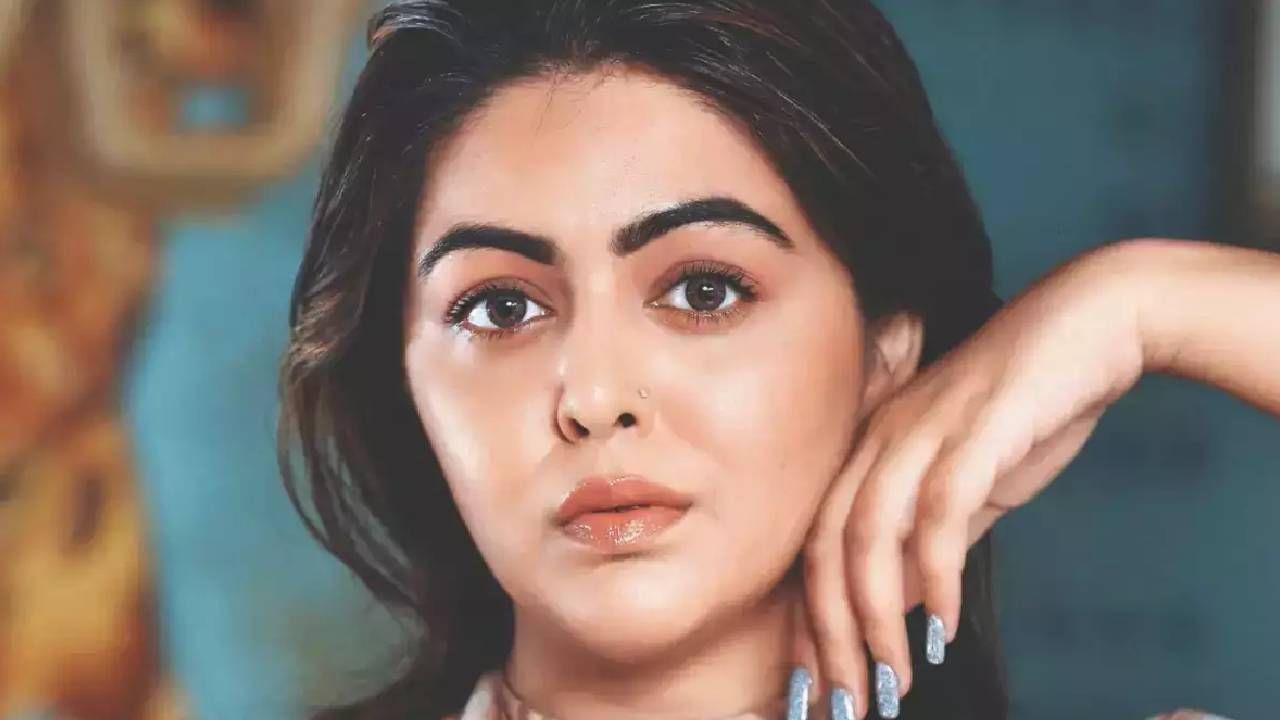 टीव्ही अभिनेत्री शफक नाज ही गेल्या काही दिवसांपासून सतत चर्चेत आहे. शफक नाज हिने तिच्या करिअरमध्ये अनेक शोमध्ये महत्वाच्या भूमिका केल्या आहेत. शफक नाज हिची जबरदस्त अशी फॅन फाॅलोइंग बघायला मिळते.