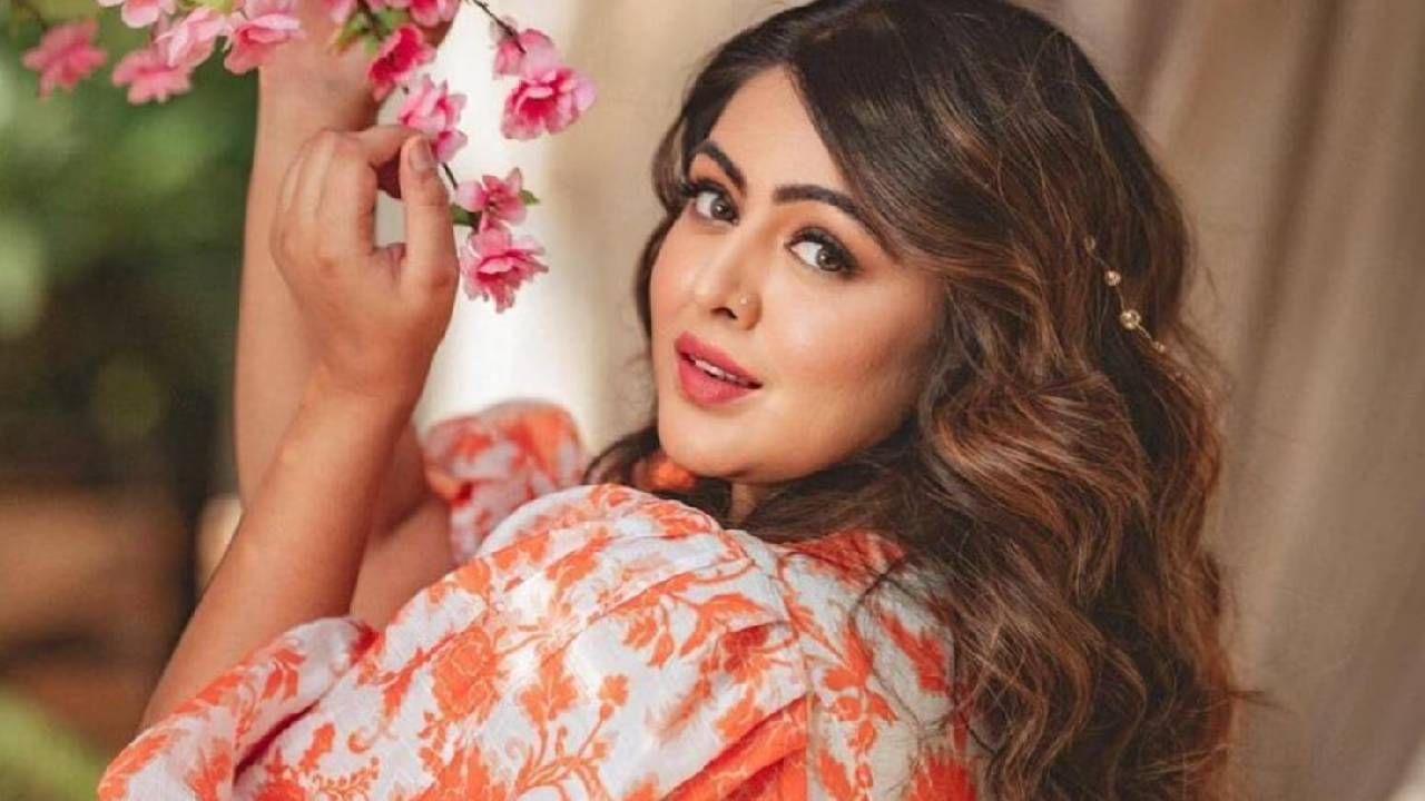 सध्या शफक नाज ही तिच्या पर्सनल लाईफमुळे चर्चेत आहे. अशी एक चर्चा गेल्या काही दिवसांपासून रंगताना दिसत आहे की, शफक नाज हिचे लग्न तुटले आहे. आता यावर भाष्य करताना शफक नाज दिसली.