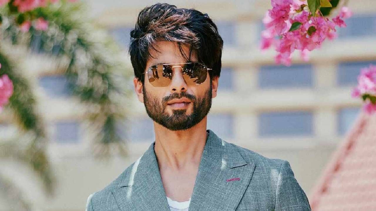 Shahid Kapoor | 'या' चित्रपटासाठी शाहिद कपूर याने घेतली नाही फिस, अभिनेत्याने केला मोठा खुलासा Shahid Kapoor | 'या' चित्रपटासाठी शाहिद कपूर याने घेतली नाही फिस, अभिनेत्याने केला मोठा खुलासा