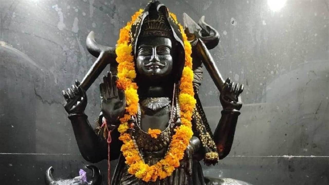 Astrology : पत्रिकेत दुर्बल असेल शनि तर करावा लागतो अपयशाचा सामना, या उपायांनी दूर होतील समस्या Astrology : पत्रिकेत दुर्बल असेल शनि तर करावा लागतो अपयशाचा सामना, या उपायांनी दूर होतील समस्या