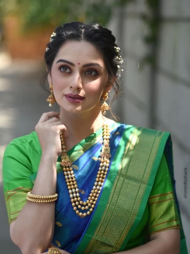 निळ्या रंगाच्या साडीमध्ये श्रुती मराठेचा दिलखेच अदा, फोटो व्हायरल निळ्या रंगाच्या साडीमध्ये श्रुती मराठेचा दिलखेच अदा, फोटो व्हायरल