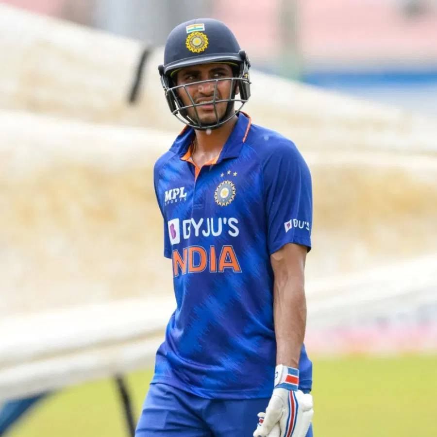 आयपीएलमध्ये प्रभावी कामगिरी केल्यानंतर गिलने 31 जानेवारी 2019 रोजी न्यूझीलंड विरुद्ध वनडे क्रिकेटमध्ये पदार्पण केलं. 2020 मध्ये कसोटी आणि टी20मध्ये पदार्पण केलं. या कालावधीत त्याने आपल्या खेळीने क्रीडारसिकांची मनं जिंकली आहेत. 