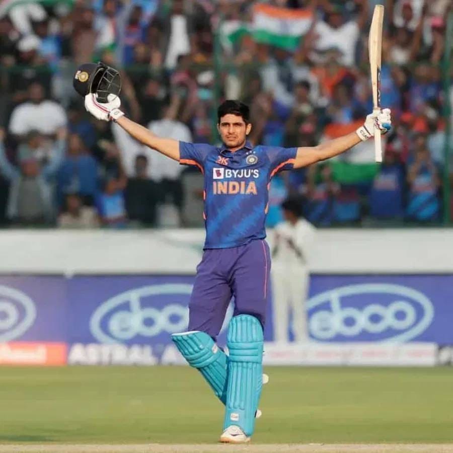 2023 या वर्षाच्या सुरुवातीला शुबमन गिलने न्यूझीलंडविरुद्धच्या वनडे सामन्यात द्विशतक झळकावले. अशी कामगिरी करणारा तो सर्वात तरुण खेळाडू ठरला. त्याने 23 वर्षे 132 दिवसांचा असताना ही कामगिरी केली. इशान किशनने 24 वर्षे 154 दिवसांचा असताना द्विशतक झळकावले आहे. 