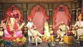 आधी लगीन कोंढाण्याचं.. बाप्पासाठी तानाजी मालुसरे यांचा ऐतिहासिक देखावा आधी लगीन कोंढाण्याचं.. बाप्पासाठी तानाजी मालुसरे यांचा ऐतिहासिक देखावा