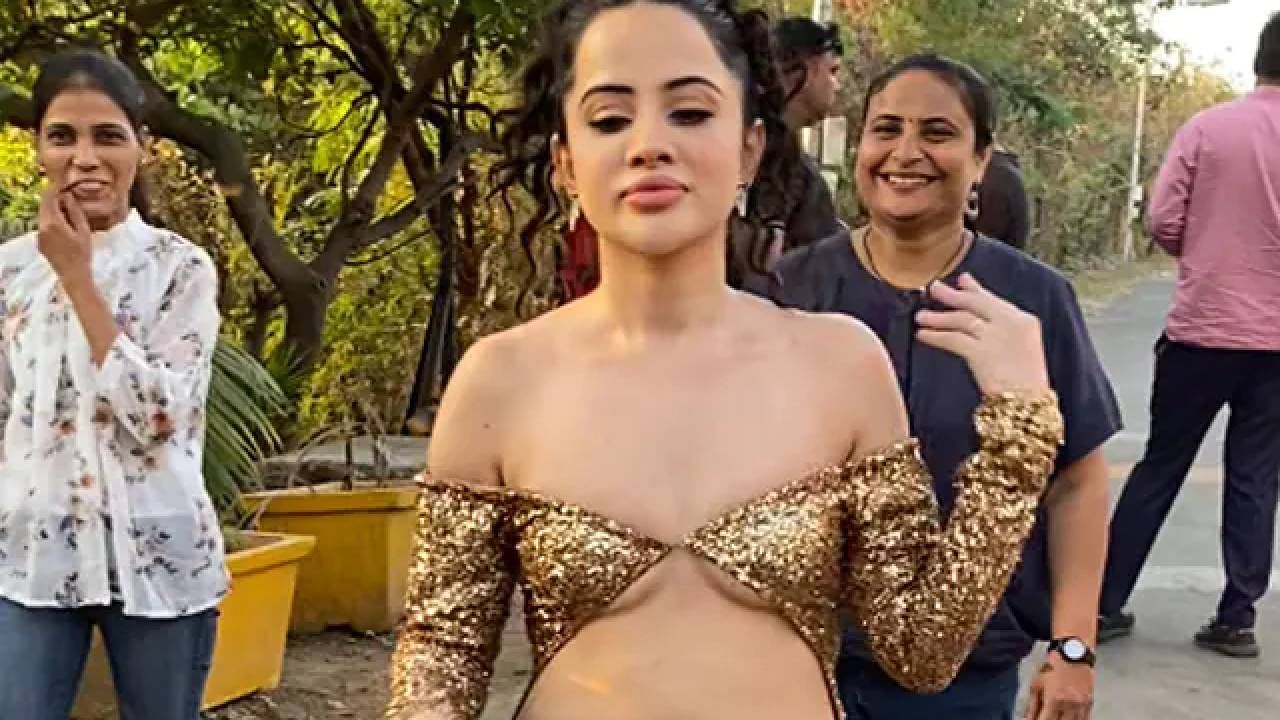 उर्फी जावेद हिचा हा लूक पाहून लोक चक्रावल्याचे दिसत आहे. सोशल मीडियावर हे फोटो व्हायरल होत आहेत. अनेकांनी यावर कमेंटही केलीये. 