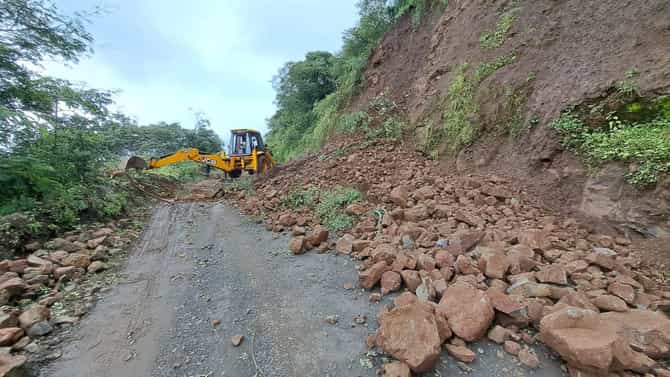 Pune News | पुणे परिसरातील घाटातून प्रवास धोक्याचा, सलग दुसऱ्या दिवशी दरड कोसळली
