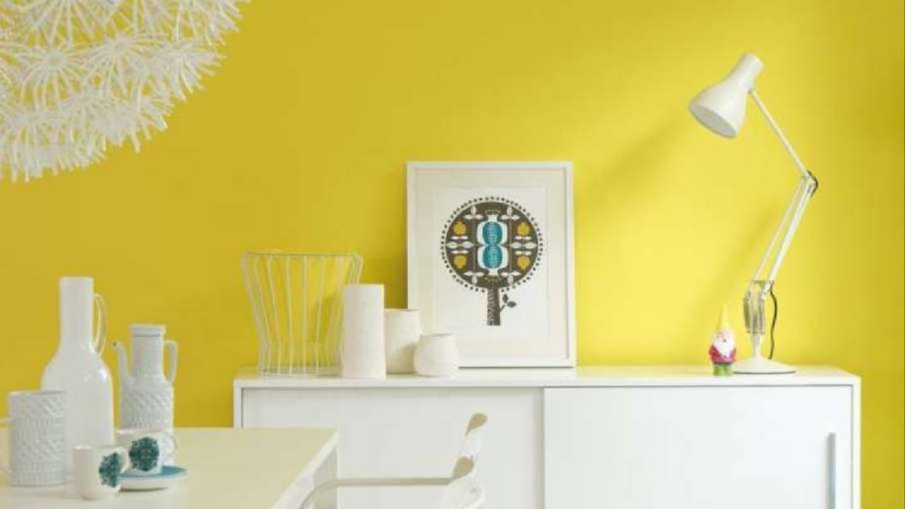 Vastu Tips : घरात या दिशेला ठेवा पिवळ्या वस्तू, घरातल्या सदस्यांना मिळेल आश्चर्यकारक लाभ Vastu Tips : घरात या दिशेला ठेवा पिवळ्या वस्तू, घरातल्या सदस्यांना मिळेल आश्चर्यकारक लाभ