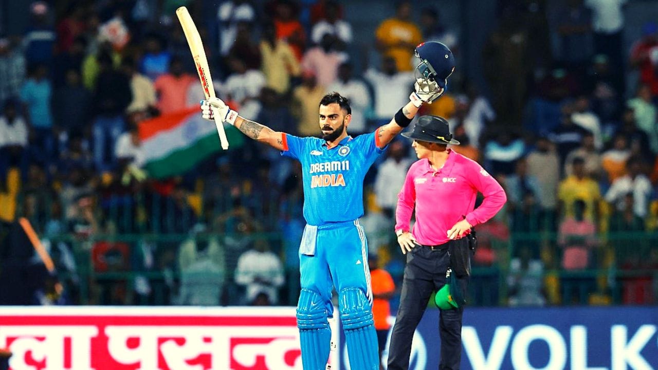 IND vs PAK : विराट कोहली याने पाकिस्तानच्या चिंधड्या उडवत ठोकलं दमदार शतक