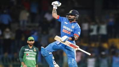 Video : विराट कोहली याने नसीम शाह याच्या चेंडूवर मारला तसाच षटकार, हारिस रऊफची आली आठवण