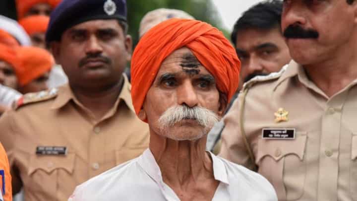 संभाजी भिडे यांच्यासह 150 जणांवर पुण्यात गुन्हा दाखल, आता नेमकं काय केलं? संभाजी भिडे यांच्यासह 150 जणांवर पुण्यात गुन्हा दाखल, आता नेमकं काय केलं?