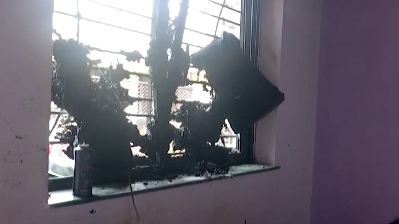 या दुर्घटनेत स्फोटामध्ये 3 जण जखमी झाले, तर 1 जण गंभीर जखमी आहे. स्फोटामुळे घराच्या काचा फुटल्या.  (चंदन पूजाधिकारी)