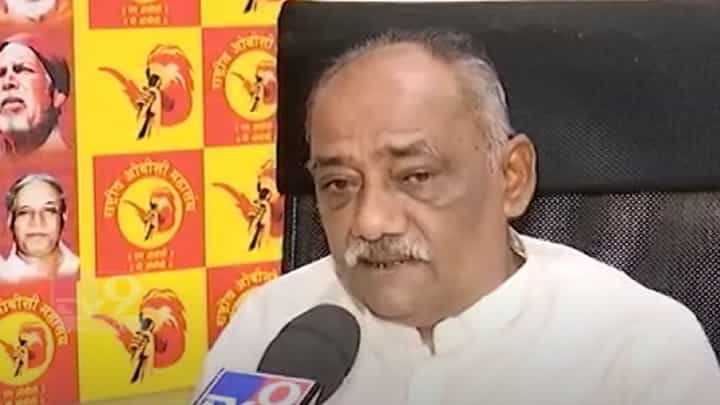 मनोज जरांगे यांची मागणी सरकार मान्य करणार? दबावाला बळी पडू नका म्हणत बबनराव तायवाडे यांचा विरोध कायम मनोज जरांगे यांची मागणी सरकार मान्य करणार? दबावाला बळी पडू नका म्हणत बबनराव तायवाडे यांचा विरोध कायम