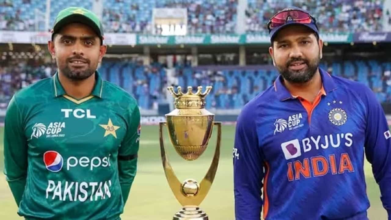 टीम इंडिया-पाकिस्तान आशिया कप 2023 स्पर्धेत 10 सप्टेंबर रोजी आमनेसामने असणार आहेत. हा सामना सुपर 4 मधील आहे. हा सामना कोलंबोतील आर प्रेमदासा स्टेडियममध्ये होणार आहे.