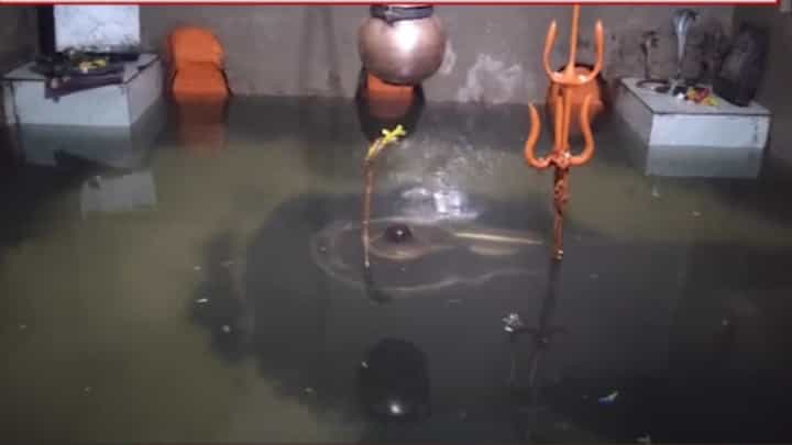 Bhadhara Rain | भंडारा जिल्ह्यात पावसाची बँटिंग, 34 वर्ष जुन्या ऐतिहासिक शिवमंदिरातील पिंड पाण्याखाली अन्... Bhadhara Rain | भंडारा जिल्ह्यात पावसाची बँटिंग, 34 वर्ष जुन्या ऐतिहासिक शिवमंदिरातील पिंड पाण्याखाली अन्...