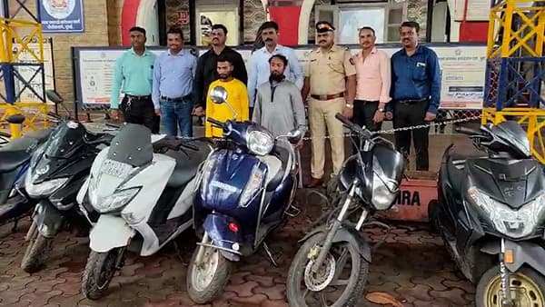 Mumbai Crime : गर्दीच्या ठिकाणी ठेवायचे पाळत, ती विशिष्ट बाईक दिसताच कारनामा करून व्हायचे फरार, अखेर ते चोरटे जेरबंद