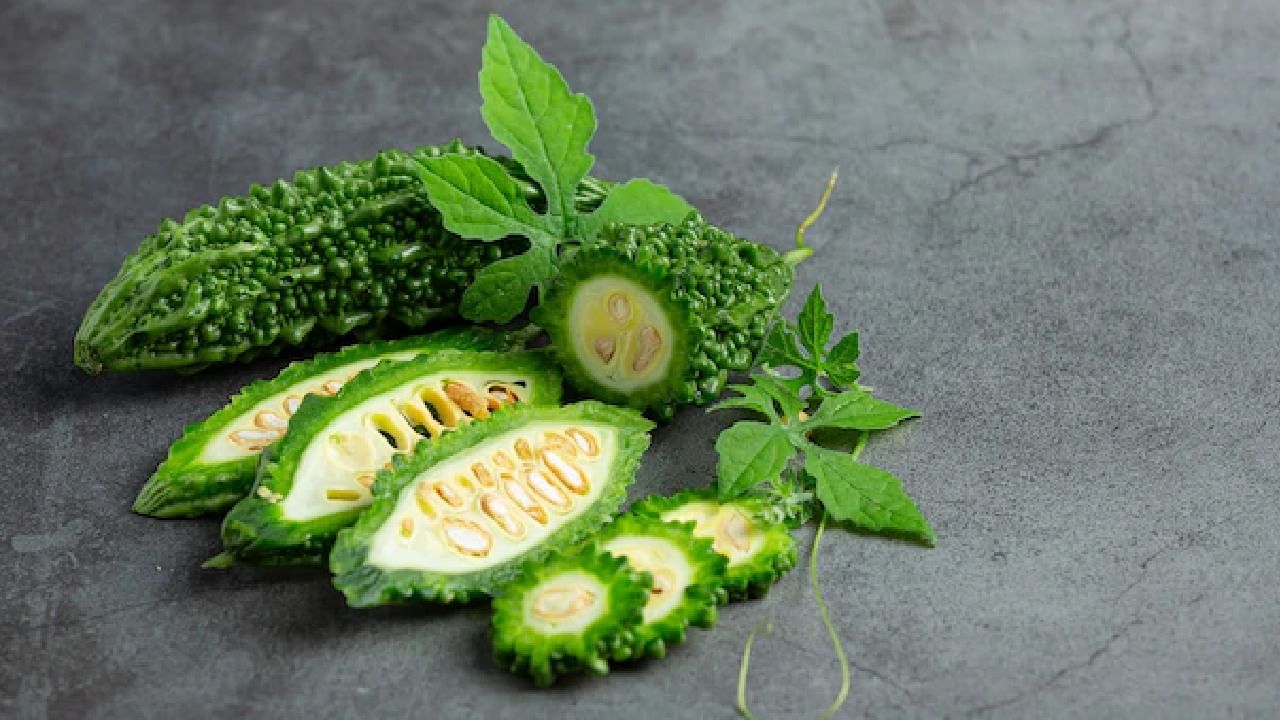 गरोदर महिलांनी कारल्याची भाजी, कारल्याचे पदार्थ खाणे टाळावे. कारलं खाल्ल्याने गर्भाशयावर आणि गर्भातील बळावर परिणाम होतो त्यामुळे कारल्याचे सेवन करू नये.