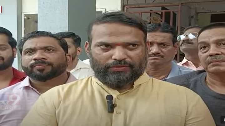 कळवा रूग्णालयातील 'त्या' दुर्घटनेनंतर कल्याणमध्ये भाजप आक्रमक, रुक्मिणीबाई रुग्णालय प्रशासनाकडे काय केली मागणी? कळवा रूग्णालयातील 'त्या' दुर्घटनेनंतर कल्याणमध्ये भाजप आक्रमक, रुक्मिणीबाई रुग्णालय प्रशासनाकडे काय केली मागणी?