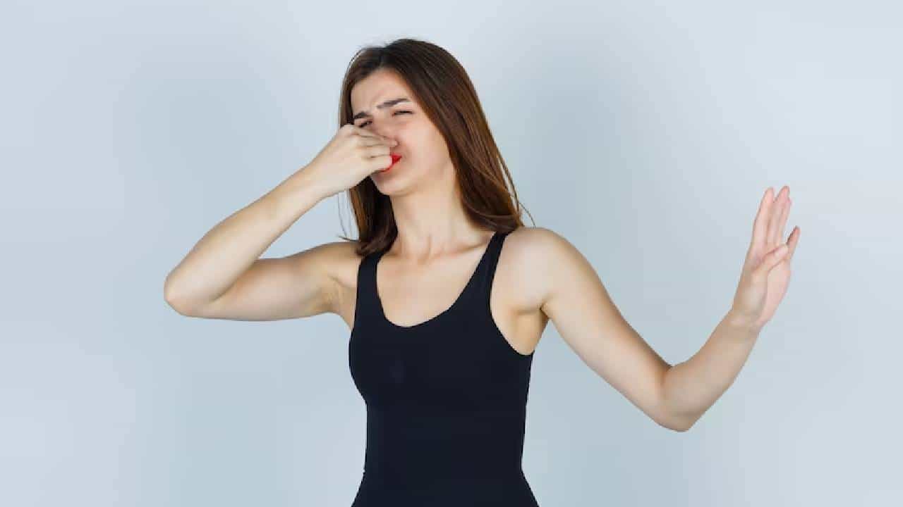 Natural Deodorant : शरीराला येतोय दुर्गंध ? करा फक्त हे काम, मिळेल नैसर्गिकरित्या सुगंध