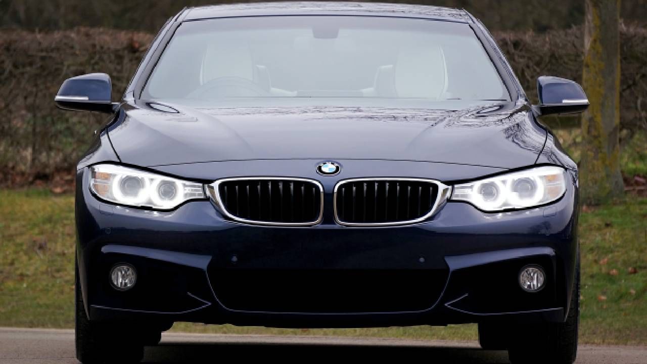 कारच्या समोरच्या भागाला का असते जाळी? हे आहे यामागचे कारण कारच्या समोरच्या भागाला का असते जाळी? हे आहे यामागचे कारण