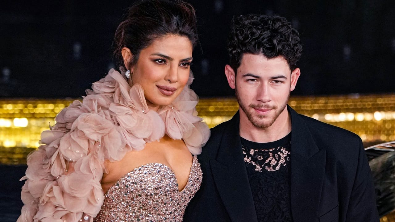 निक जोनस याने हाय स्कूलपर्यंत शिक्षण पूर्ण केलं आहे. पण निक याने गायन क्षेत्रात मोठी कामगिरी केली आहे. निक याच्या चाहत्यांची संख्या देखील फार मोठी आहे. सोशल मीडियावर देखील निक याच्या गाण्यांचे व्हिडीओ तुफान व्हायरल होत असतात. 