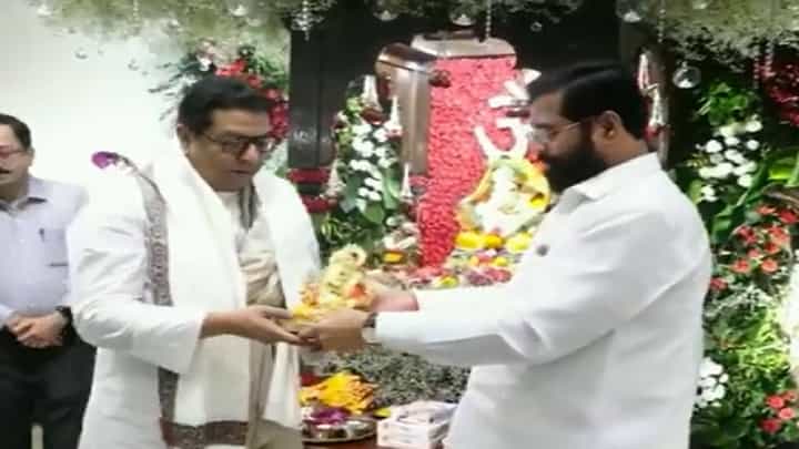 Ganesh Chaturthi 2023 | राज ठाकरे 'वर्षा'वर, मुख्यमंत्री एकनाथ शिंदे यांच्या बाप्पाचं घेतलं दर्शन अन्... Ganesh Chaturthi 2023 | राज ठाकरे 'वर्षा'वर, मुख्यमंत्री एकनाथ शिंदे यांच्या बाप्पाचं घेतलं दर्शन अन्...