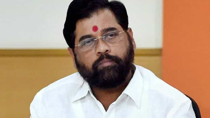Eknath Shinde यांचा परदेश दौरा पुढे ढकलल्यानंतर ठाकरे गटातील नेता म्हणतो, 'ये डर अच्छा है...' Eknath Shinde यांचा परदेश दौरा पुढे ढकलल्यानंतर ठाकरे गटातील नेता म्हणतो, 'ये डर अच्छा है...'
