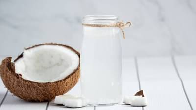 World Coconut Day : केवळ खोबरेल तेलच नव्हे तर नारळपाणीही ठरते केसांसाठी फायदेशीर, केस होतात मजबूत