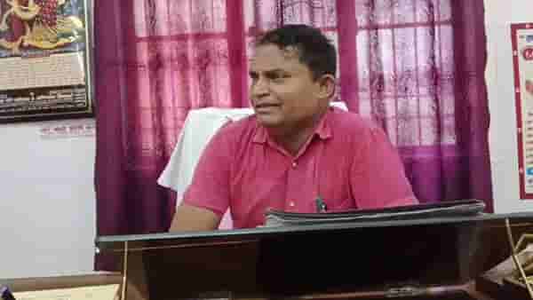 तुला तर बुटाने तुडवीन... CMO च्या धमकीनंतर डॉक्टर लहान मुलांसारखा ढसाढसा रडला; काय घडलं?