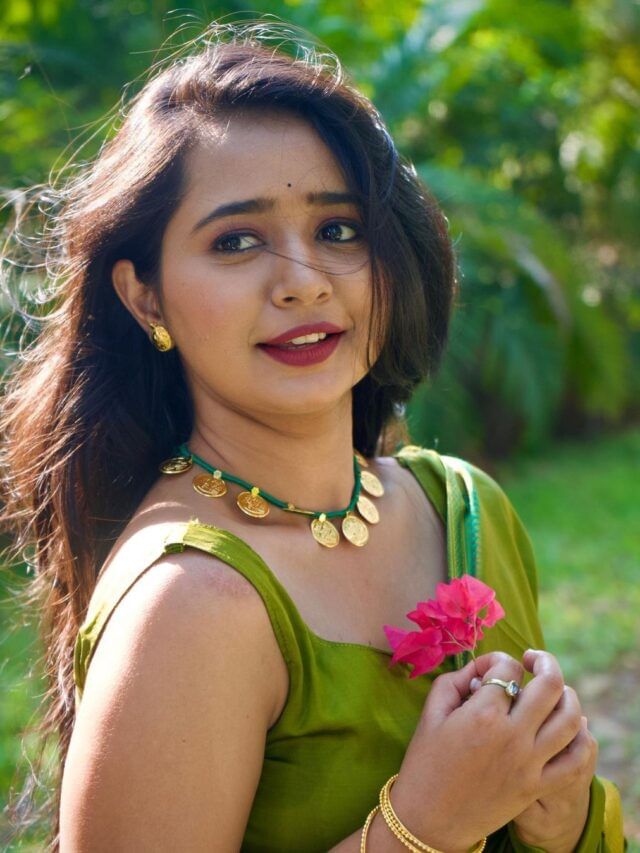 Gauri Kulkarni : गौरी कुलकर्णीने गुपचूप एंगेजमेंट केली?,'त्या' फोटोंची सोशल मीडियावर चर्चा Gauri Kulkarni : गौरी कुलकर्णीने गुपचूप एंगेजमेंट केली?,'त्या' फोटोंची सोशल मीडियावर चर्चा