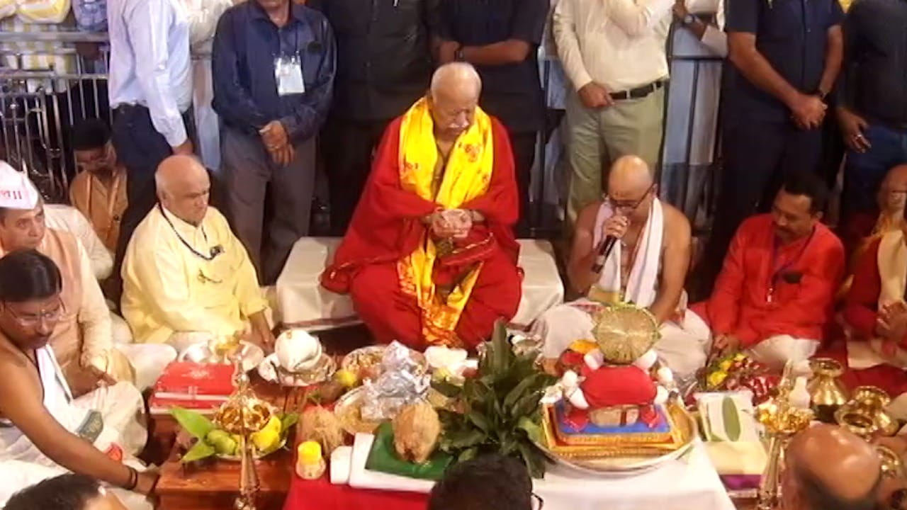 श्रीमंत दगडूशेठ हलवाई गणपती मंडळाने उत्तरप्रदेशचे मुख्यमंत्री योगी आदित्यनाथ यांनाही आमंत्रण दिले आहे. यामुळे गणेश उत्सवादरम्यान योगी आदित्यनाथ यांचा पुणे दौरा होण्याची शक्यता आहे. परंतु अद्याप योगी यांच्या दौऱ्याची तारीख निश्चित झालेली नाही. 