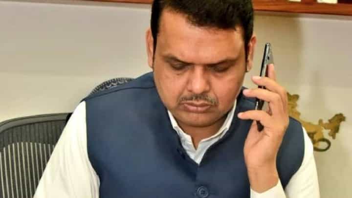 Devendra Fadnavis यांनी Manoj Jarange Patil यांच्याशी फोनवरुन साधला संवाद अन्..., काय झालं बोलणं? Devendra Fadnavis यांनी Manoj Jarange Patil यांच्याशी फोनवरुन साधला संवाद अन्..., काय झालं बोलणं?