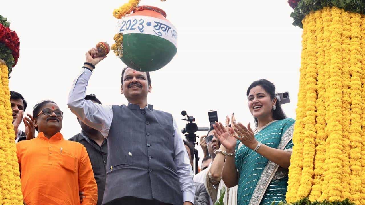 भारत माता की, जय म्हणतो; इंडिया माता की नाही, देवेंद्र फडणवीस यांचा टोला
