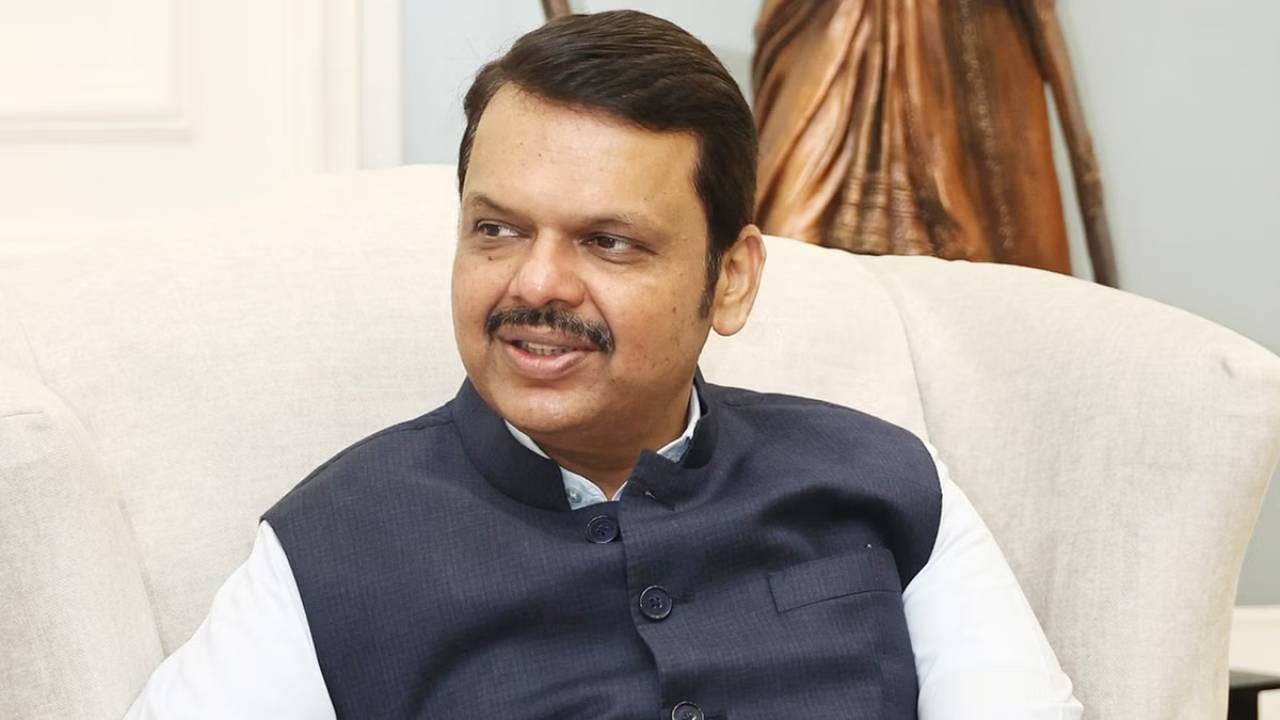 Devendra Fadnavis : मराठवाड्याच्या 49 हजार कोटींच्या पॅकेजचं काय झालं ते सांगा?; फडणवीस यांना आव्हान Devendra Fadnavis : मराठवाड्याच्या 49 हजार कोटींच्या पॅकेजचं काय झालं ते सांगा?; फडणवीस यांना आव्हान