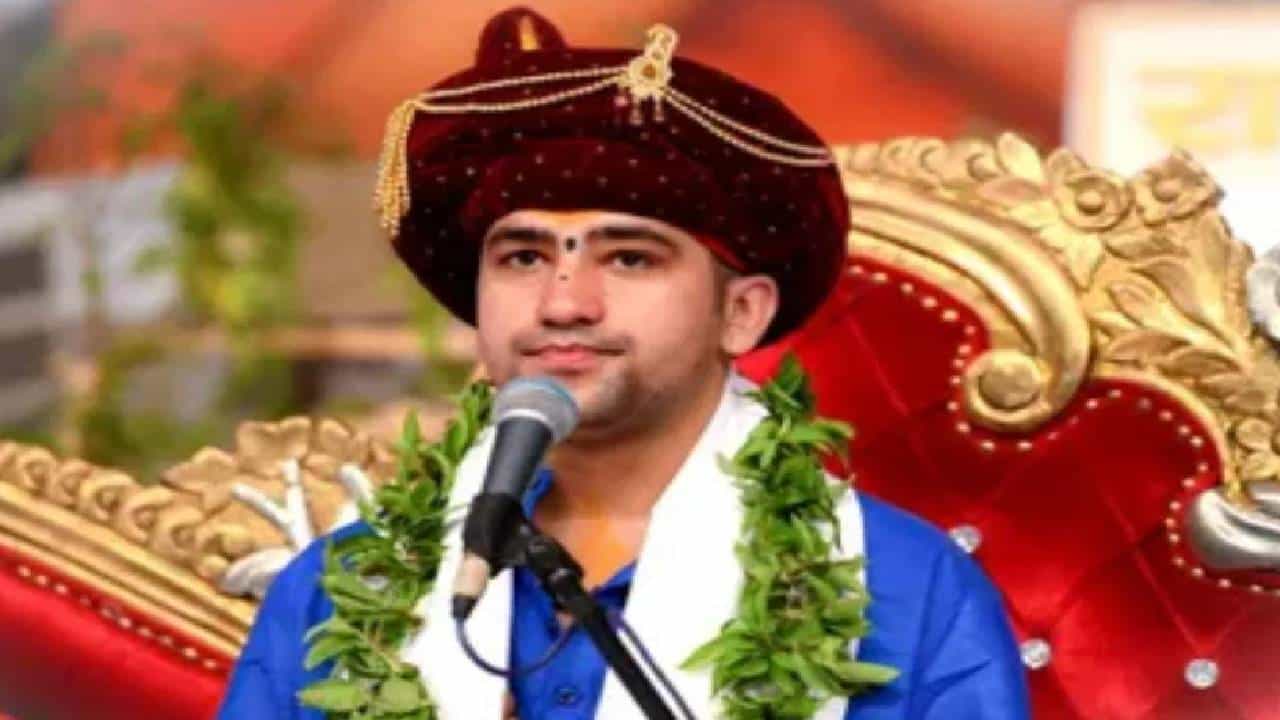 Baba bageshwar | मी ब्राह्मण आहे, मग मी काय...., भर कार्यक्रमात पंडित धीरेंद्र कृष्ण शास्त्री खवळले, काय झालं?