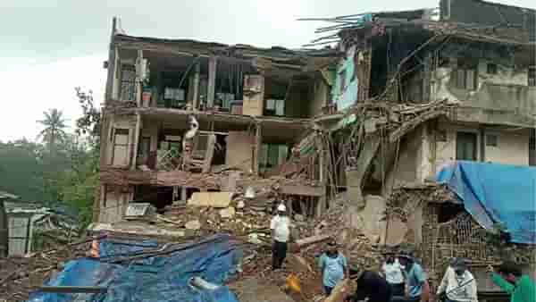 Dombivli Building Collapse | डोंबिवलीत तीन मजली इमारत कोसळली, काही नागरीक ढिगाऱ्याखाली अडकल्याची भीती