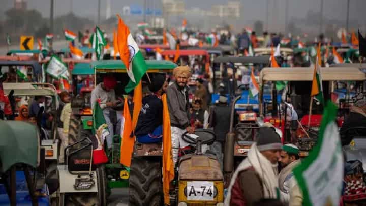 मोदी सरकारविरोधात शेतकरी आक्रमक, 'या' दिवशी सर्व राज्यात आंदोलनाची हाक मोदी सरकारविरोधात शेतकरी आक्रमक, 'या' दिवशी सर्व राज्यात आंदोलनाची हाक