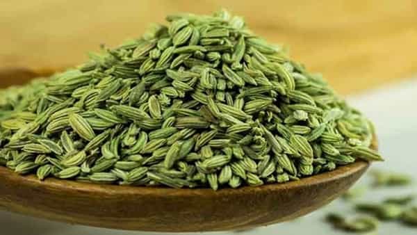 बडीशेप: बडीशेप पचनासाठी चांगली असते म्हणून बरेचदा बडीशेप जेवणानंतर खाल्ली जाते. बडीशेप मुळे जळजळ कमी होते, गॅस होत नाही आणि सूज येण्यासारख्या समस्या सुद्धा उद्भवत नाहीत. बडीशेप पाण्यात भिजवून ते पाणी प्यायल्यास सुद्धा आरोग्यास मदत होते.