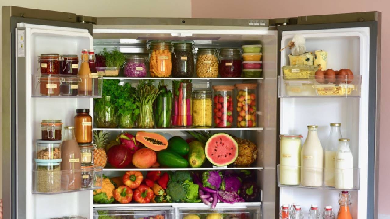 कोणते पदार्थ फ्रिजमध्ये स्टोअर करावेत? आज होईल गोंधळ दूर, वाचा