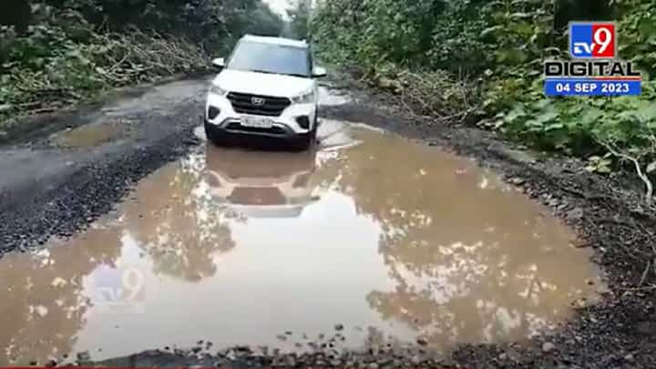 Gadchiroli | २०१८ मध्ये मंजूरी मिळाल्यानंतरही काम जैसे थे! ५० किलोमीटर जाण्यासाठी लागतायत २ तास! Gadchiroli | २०१८ मध्ये मंजूरी मिळाल्यानंतरही काम जैसे थे! ५० किलोमीटर जाण्यासाठी लागतायत २ तास!